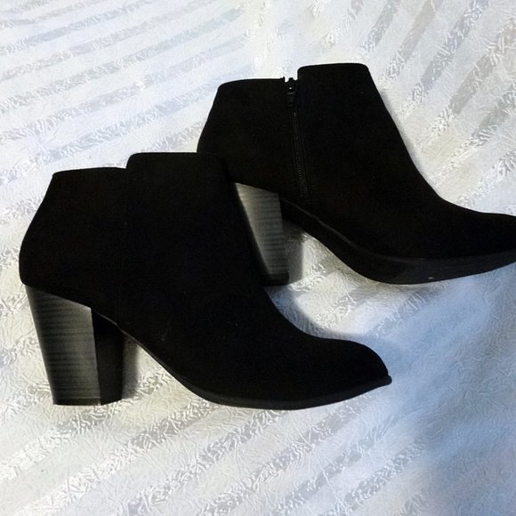 Old Navy Shoes - Old Navy Suede look Black Booties